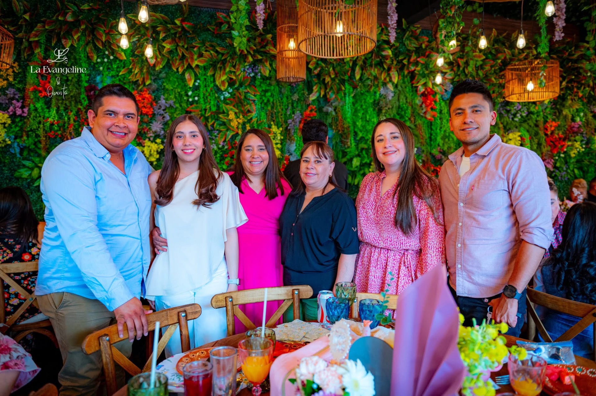 Familia celebrando